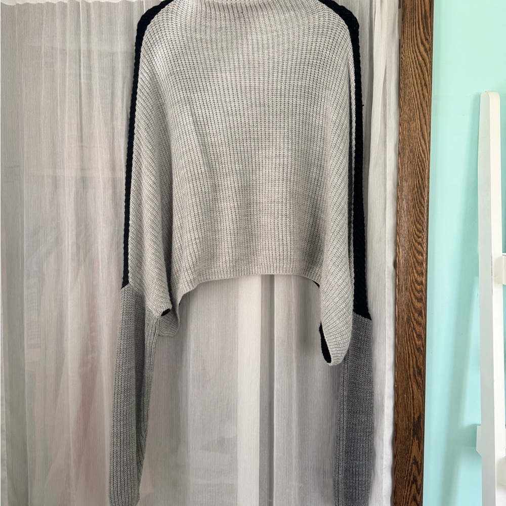 PrettyLittleThing Light Gray Cropped Knit Top with Black Trim